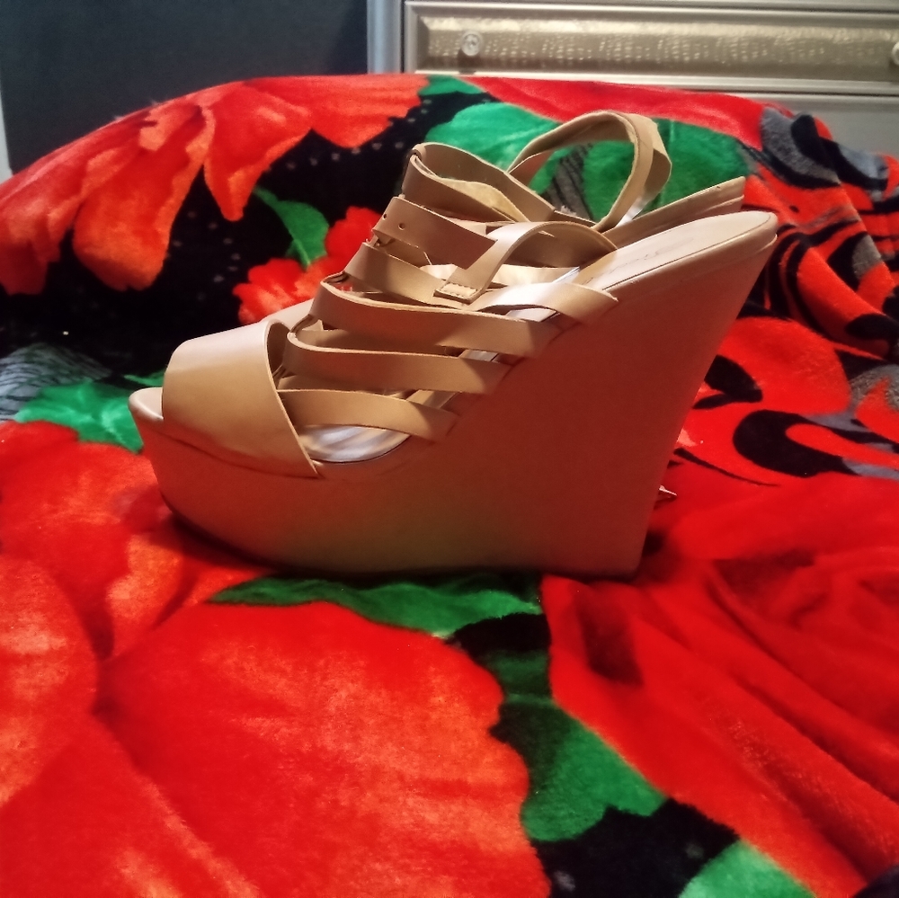breckelles heels tan